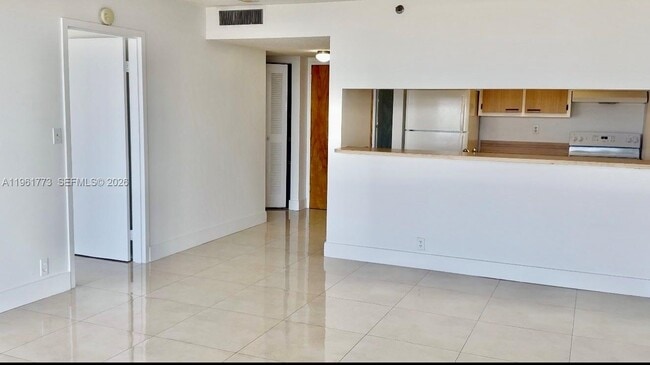 Photo - 7601 E Treasure Dr Unidad 801