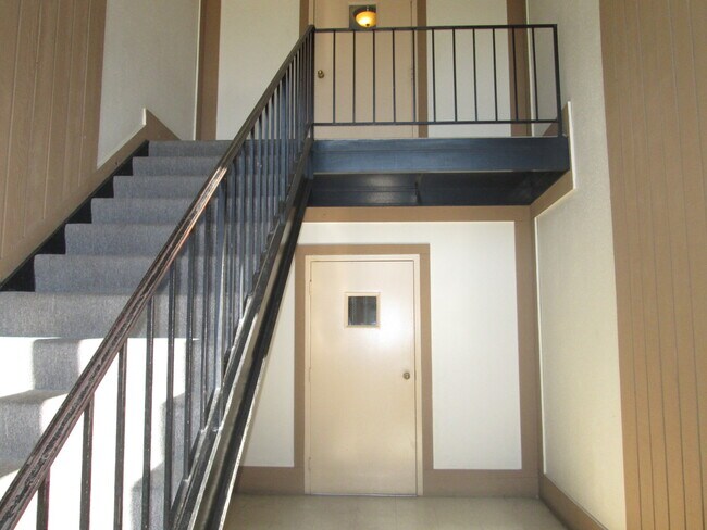 Photo - 800 Brook Dr Unit 1