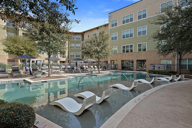 Building Photo - The Roosevelt Arlington Commons