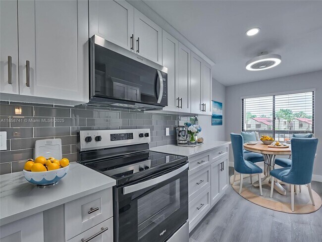 Photo - 5380 Cedar Lake Dr Unidad 204