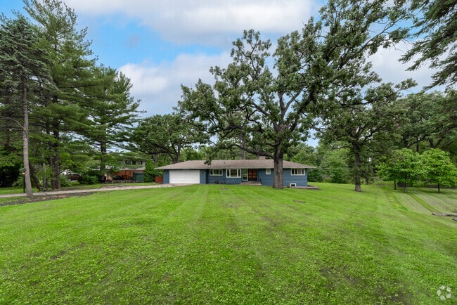 Building Photo - 24W360 Hemlock Ln Rental
