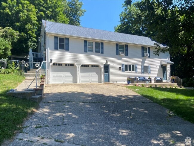 Building Photo - 124 E Rd Rental