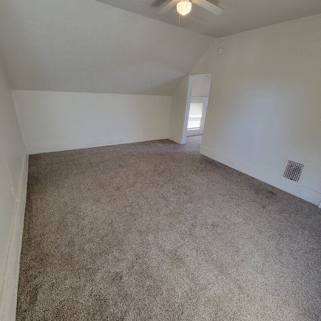 Photo - 2220 E Walnut St Unit Apt 3