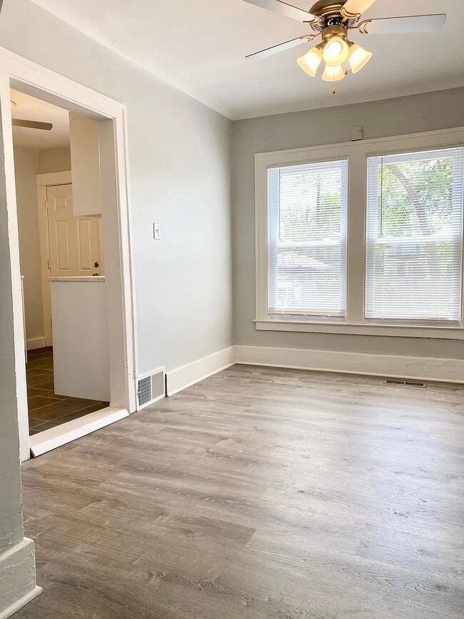 Photo - 111 W Rundell St
