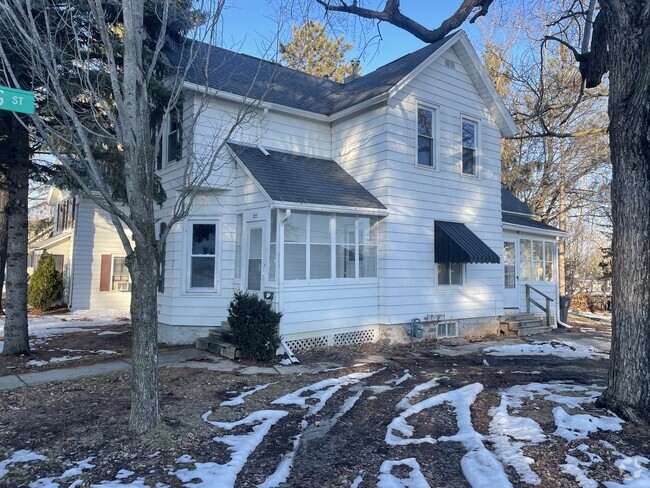 Building Photo - 184 N Washington St Rental