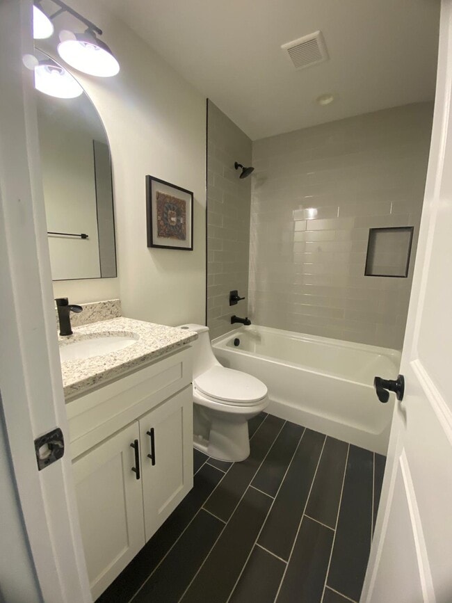 Photo - 207 Potts St Unit 1