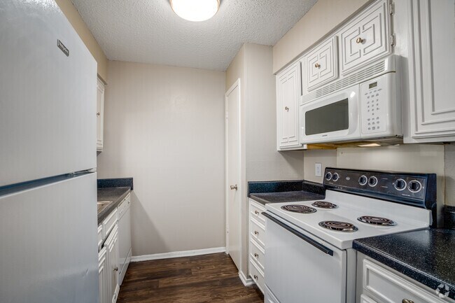 1BR, 1BA - 660SF - Kitchen Spacious kitchen with modern appliances at Madeira Apartments in Waco.