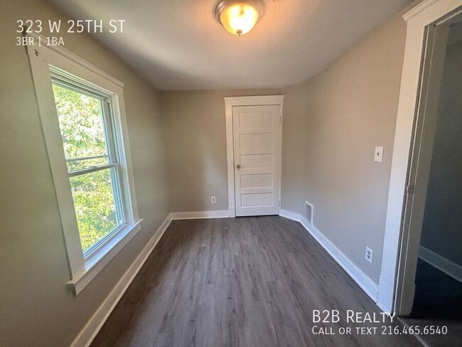 Photo - 323 W 25th St