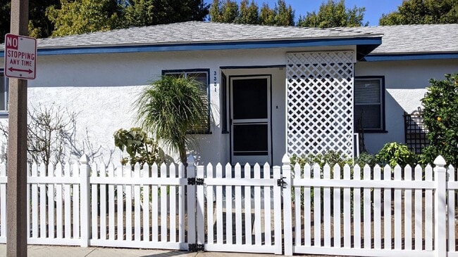 Photo - 3351 Caroline Ave Unidad B