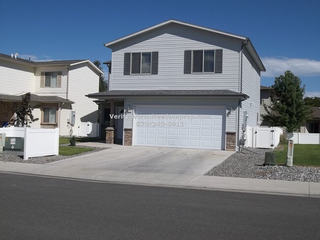 Convenient Location - 4 Bedroom 2.5 Bath - Convenient Location - 4 Bedroom 2.5 Bath House