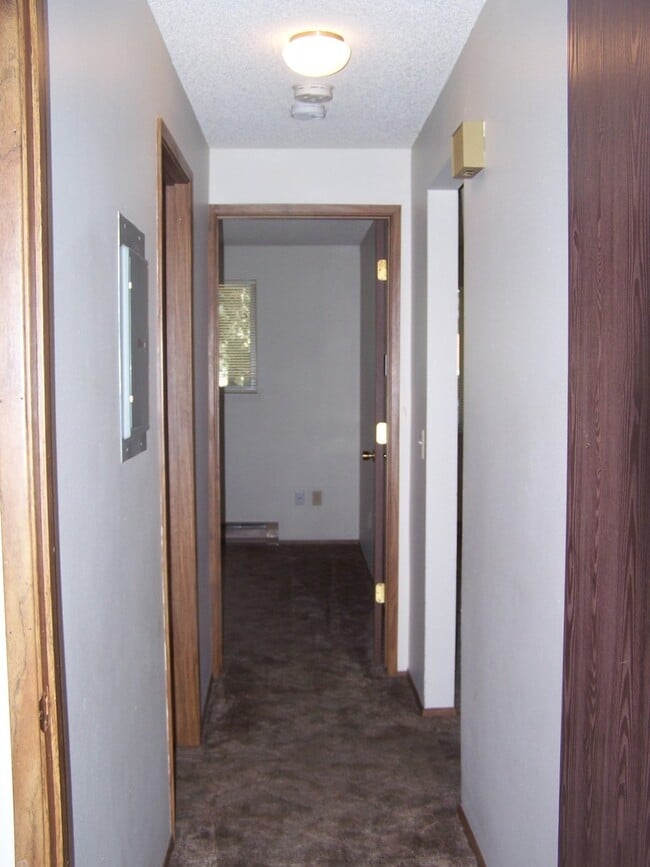 Photo - 2 Bed/1 Bath Unit Located in SE Bend Triplex Unit 513