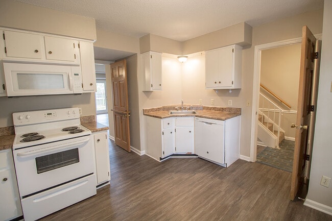 Photo - 1201 Old 63 S