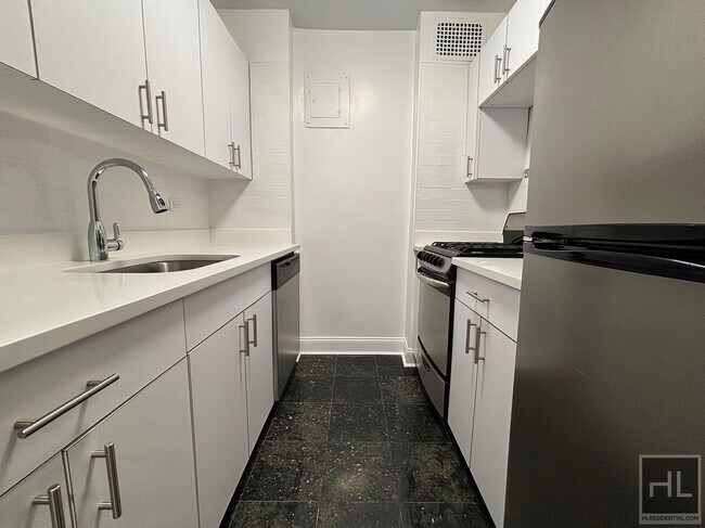 Photo - 5 AVENUE Unit 2F