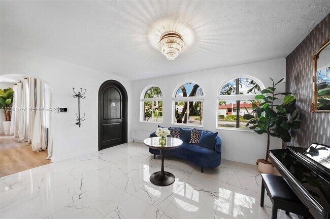 5237 La Gorce Dr