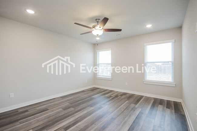 Photo - 341 N Mojave St