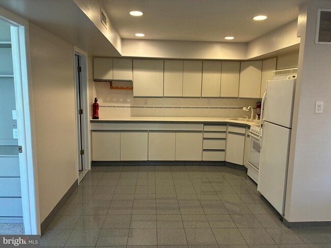 Building Photo - 3101 Sherry Ct