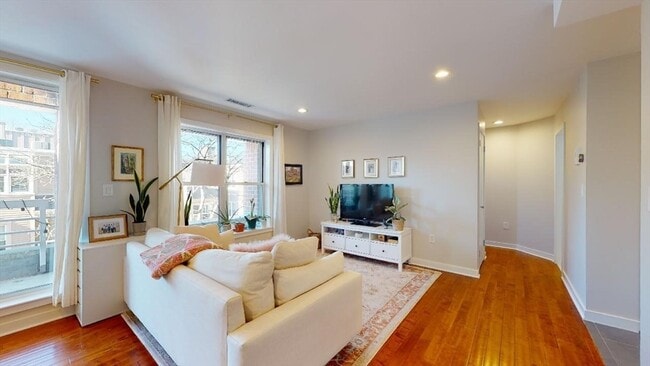 Building Photo - 20 Chestnut St Unit 308