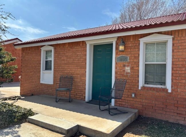 Photo - 1013 NE Mustang Dr