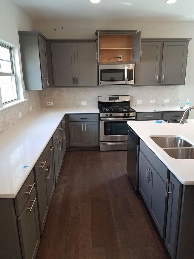 Room in Townhome on Metropolitan Dr