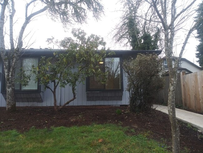 Building Photo - Crisp and clean one bedroom near Pacific University Unit #D
