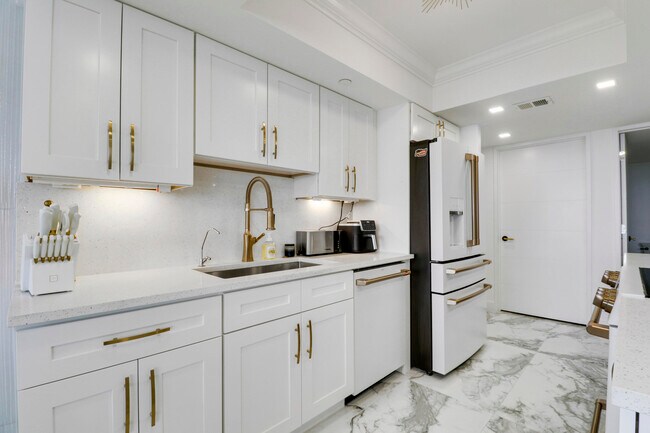 Photo - 5280 N Ocean Dr Unidad 2f