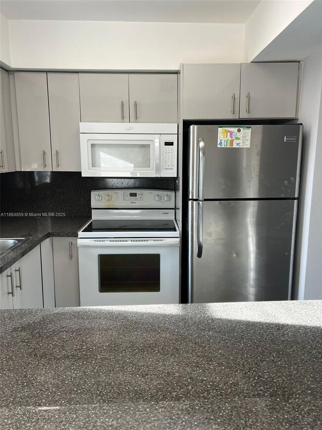 Building Photo - 4165 SW 67th Ave Unit 210B Rental