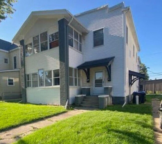 Photo - 816 E Grove St