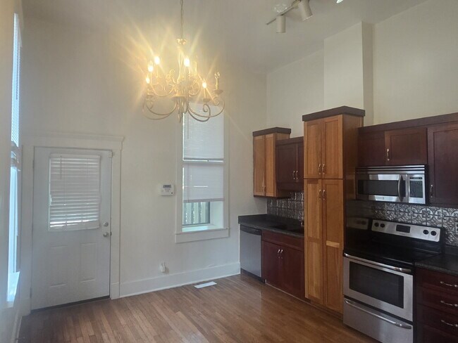 "2-Bed Apartment on S Brook Street, Louisville!"