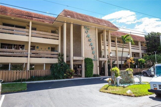 Building Photo - 1700 SE 15th St Unit 114