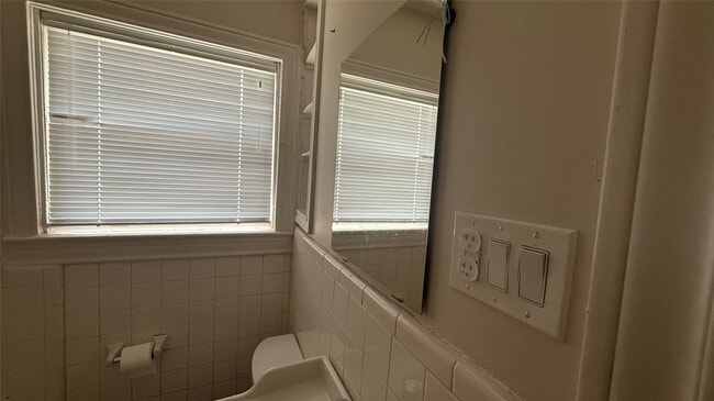 Photo - 1850 W Main St