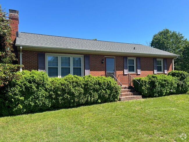 Building Photo - 3 bedroom 1 bath rancher with full basement Rental