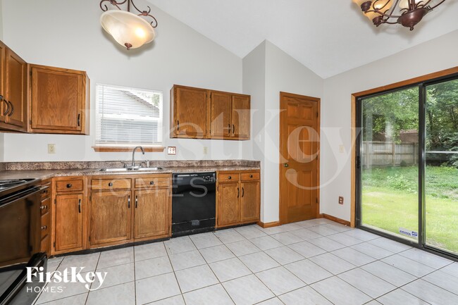 Photo - 6824 Oak Lake Dr