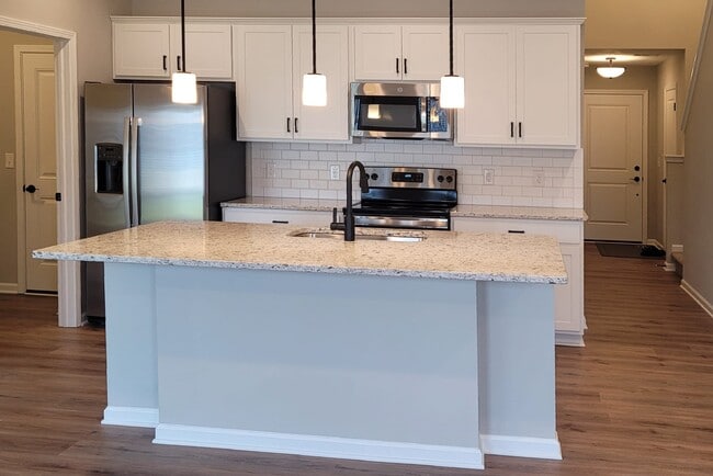 Photo - 3441 Alder Ave