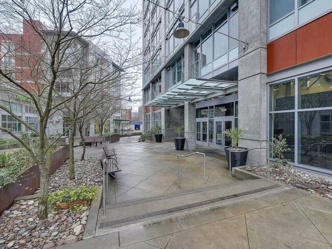 Photo - Charming 1 bedroom  1 bath Condo in Portland's Downtown Goose Hollow Neighborhood, with Utilities...