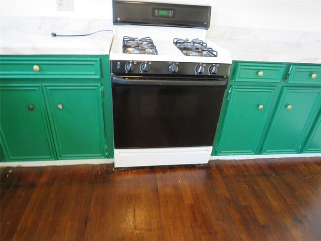 Photo - 5804 Newcastle St