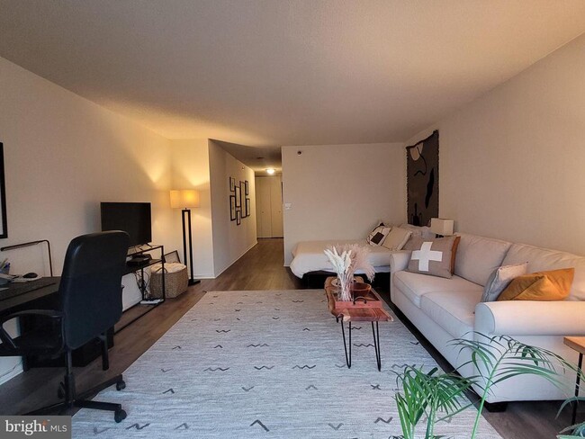 Photo - 2020 Walnut St Unidad 11A