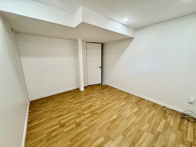 Building Photo - 163 Rue des Boulonnais Unit 6