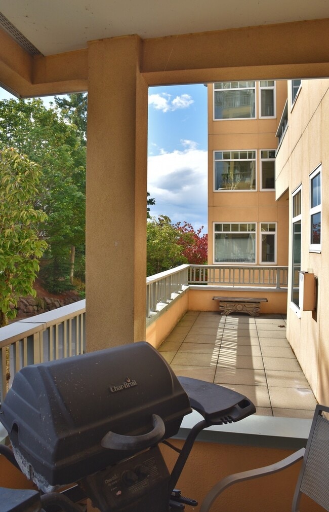 Photo - Gorgeous 1-BR + Den, Downtown Kirkland Condo, Steps to the Lake! Unit 225
