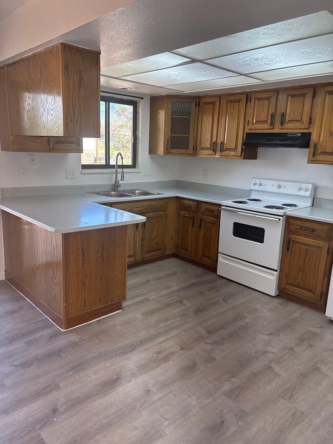 Building Photo - 924 E 5th St