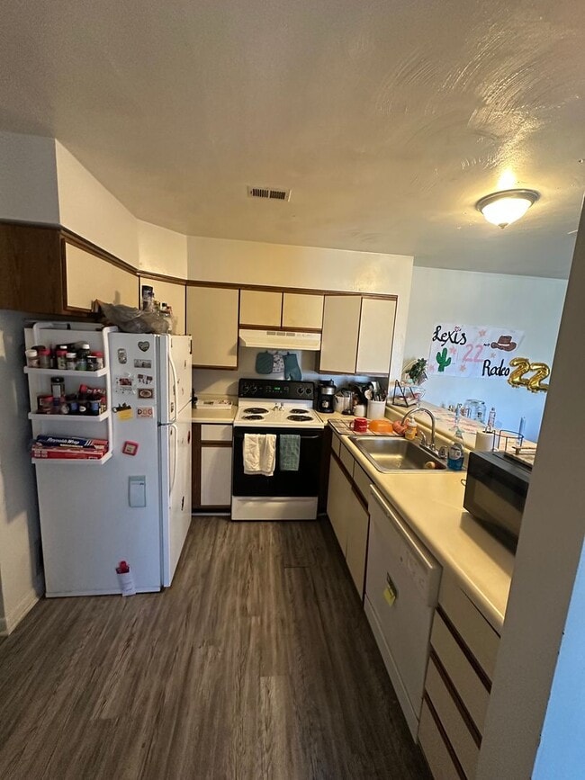 Photo - Available for the 2026-2027 lease term. Unidad G