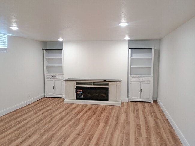 Photo - (400 W) Left Duplex Unit 164 N. 400 W. #B