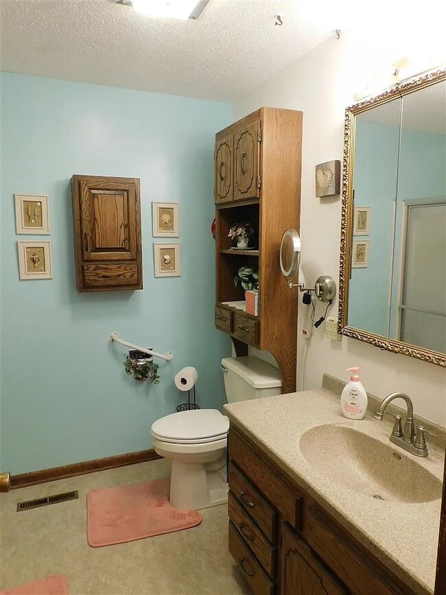 Photo - 102 W Washington St