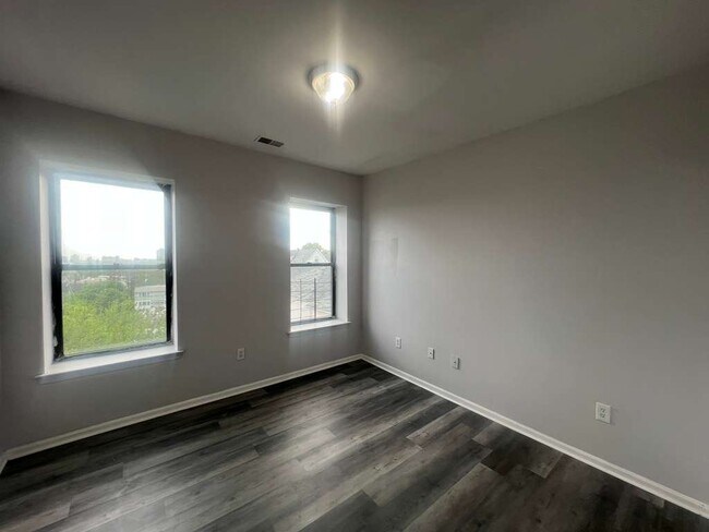 Photo - 279 Mt Prospect Ave Unidad 43
