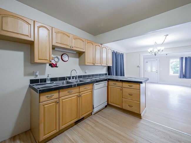 Photo - Charming 3 Bedroom Home Available in Quiet Pontiac Neighborhood