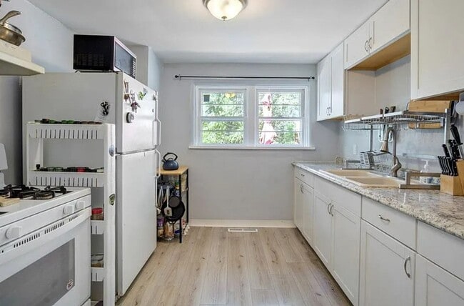 Photo - Two Bedroom One Bath Downtown Bungalow