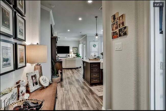 Entrance - 808 Parkside Dr