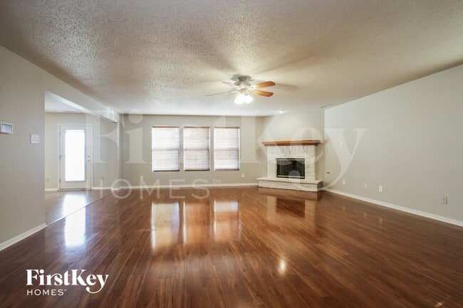 Photo - 945 Brookhaven Dr