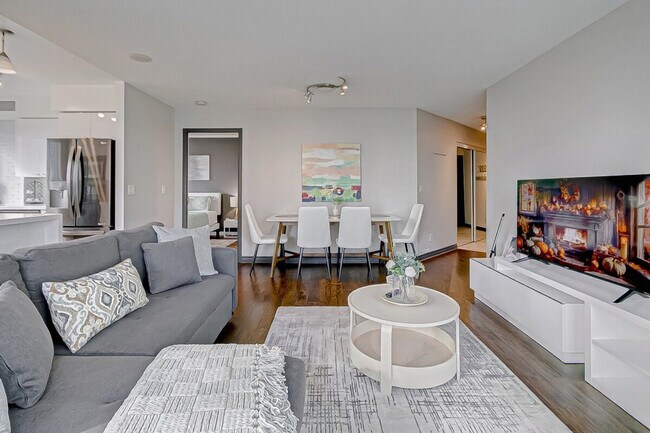 Photo - 18 Yonge St Unit ID1345835P