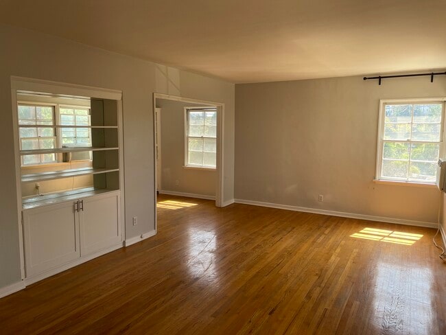 Living room - 2669 Waverly Dr Unit 2669