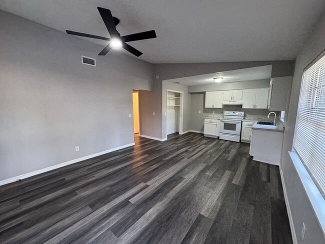 Photo - For Rent – 2 Bedroom, 2 Bathroom Duplex